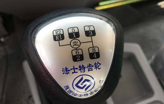 【國五】東風(fēng)后八輪挖機平板車