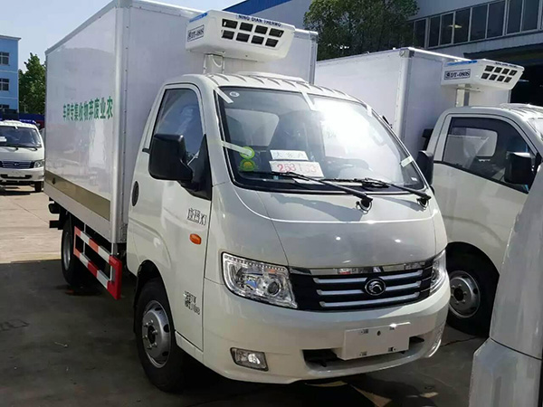 福田康瑞3.5米貨廂冷藏車(chē)