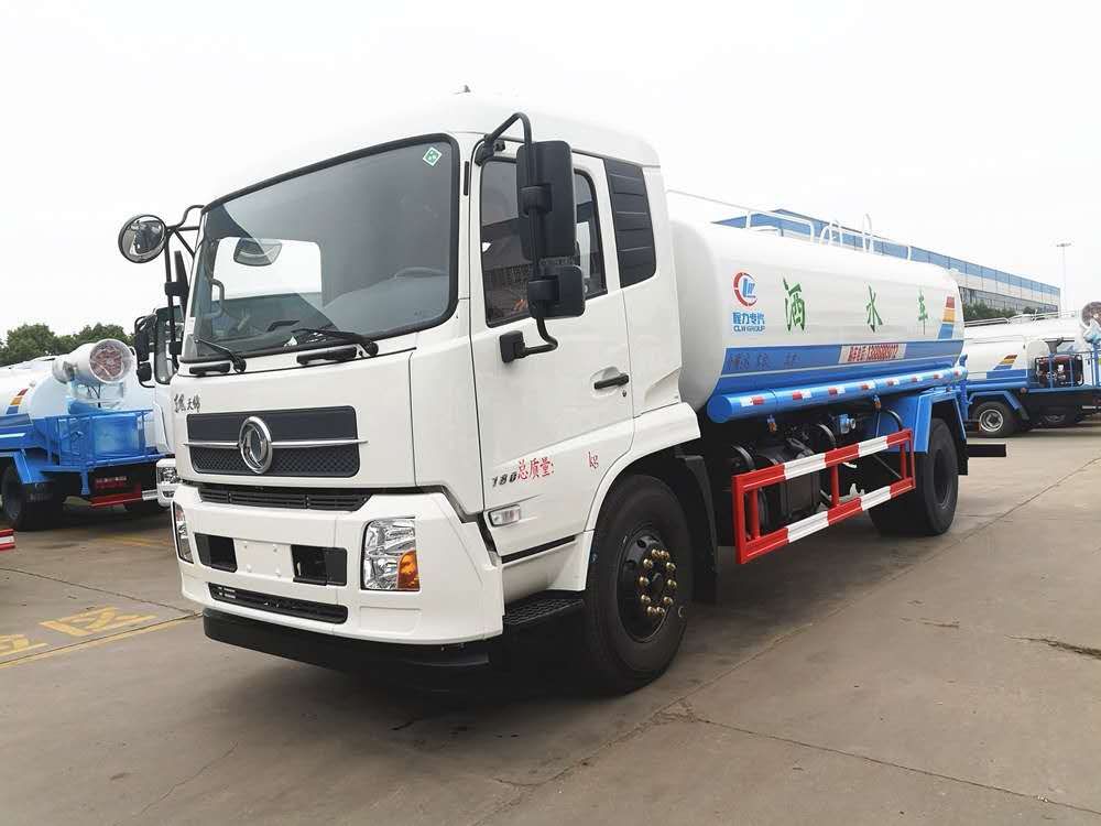 東風(fēng)天錦灑水車(chē)