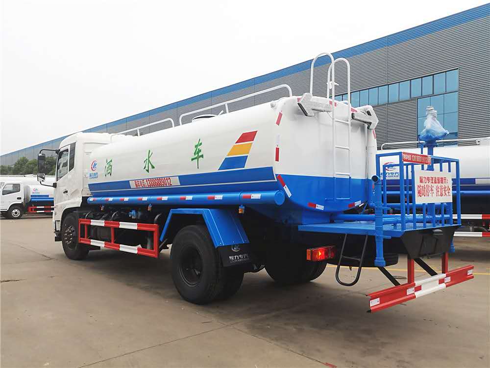 東風(fēng)天錦灑水車(chē)