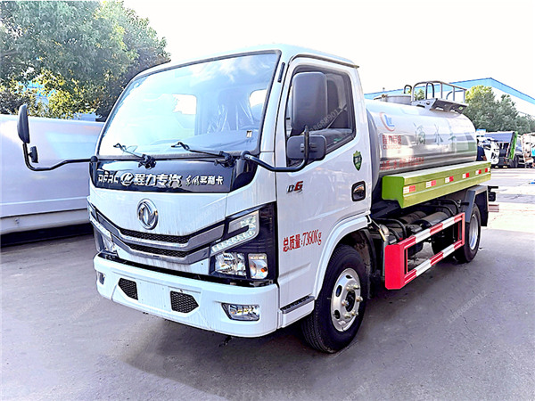 東風(fēng)多利卡D6灑水車