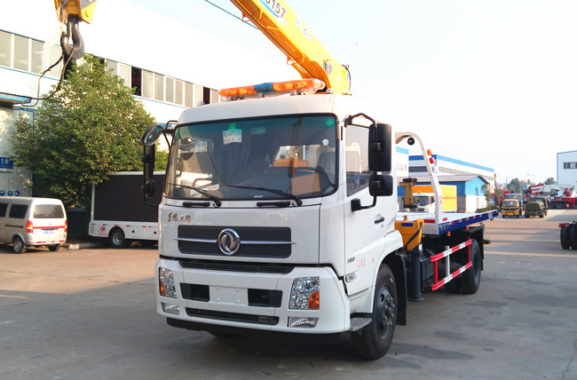東風(fēng)天錦平板帶吊清障車(chē)