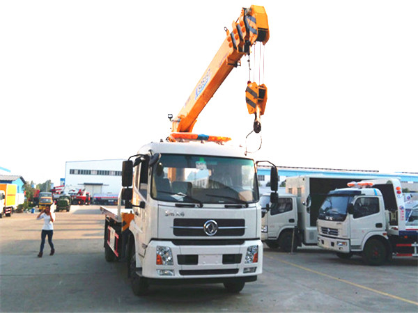 東風(fēng)天錦平板帶吊清障車(chē)
