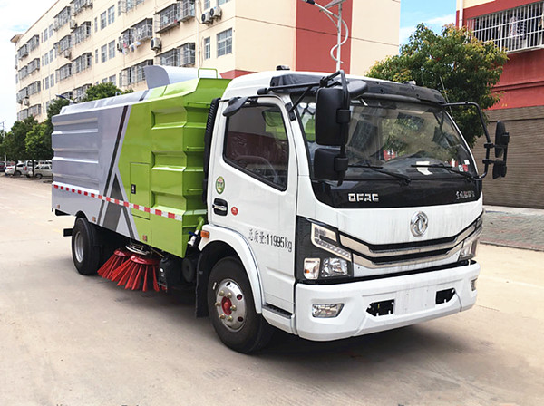 東風(fēng)多利卡8方掃路車(chē)