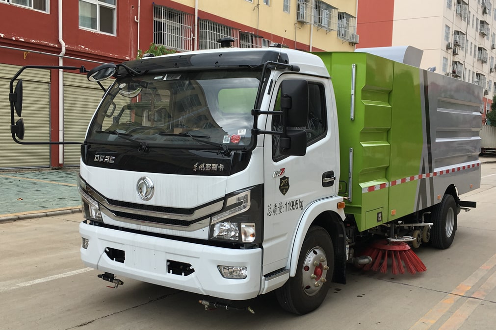 國(guó)六東風(fēng)5噸洗掃車配置，東風(fēng)多利卡D7洗掃車預(yù)售價(jià)多少