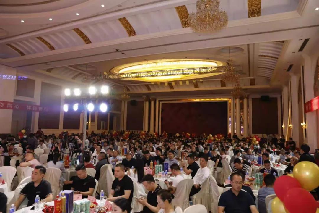社會各界嘉賓與銷售經(jīng)理、新聞媒體及網(wǎng)紅代表600余人，盛況空前引人注目