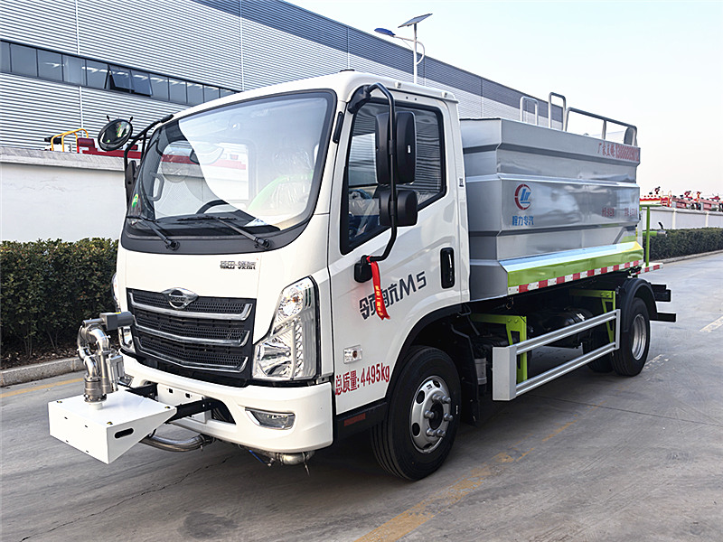 福田領(lǐng)航M5藍(lán)牌抑塵車
